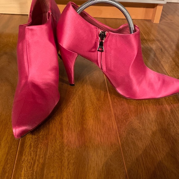 Prada shoes - Picture 1 of 8